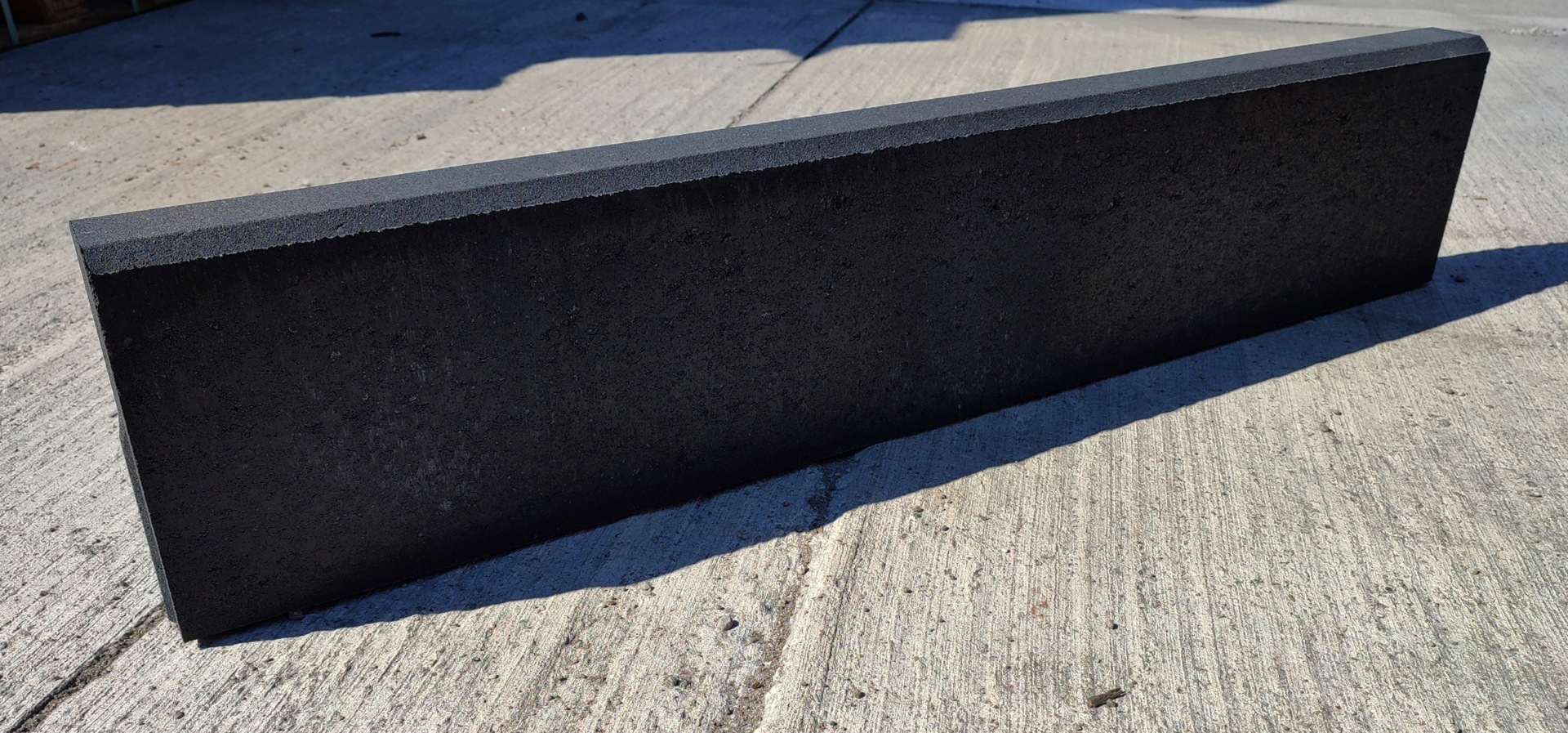 Tiefbordstein 1 Tiefbordstein