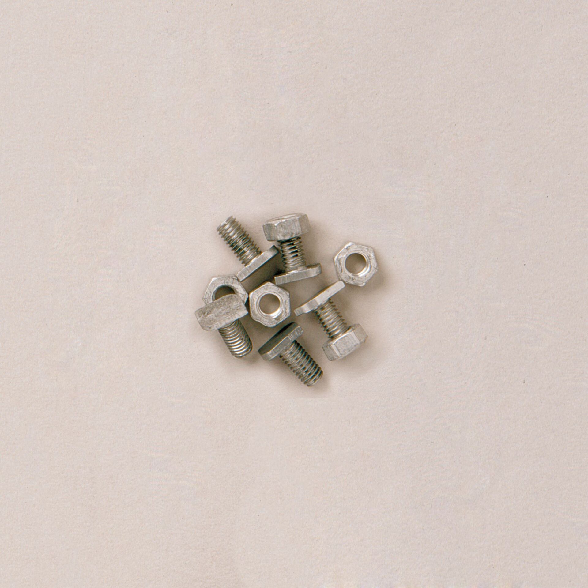 Universalschrauben- und Mutternsatz 1 Universalschrauben- und Mutternsatz