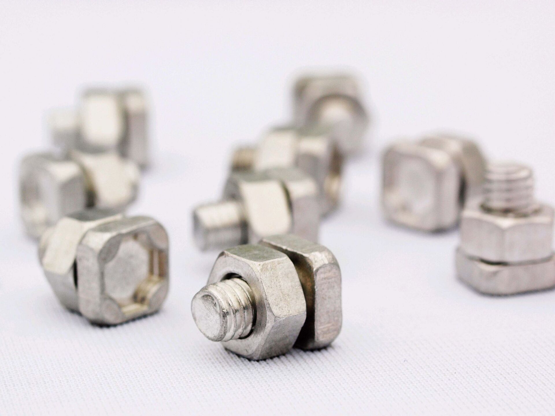 Schrauben- und Mutternsatz 1 Schrauben- und Mutternsatz