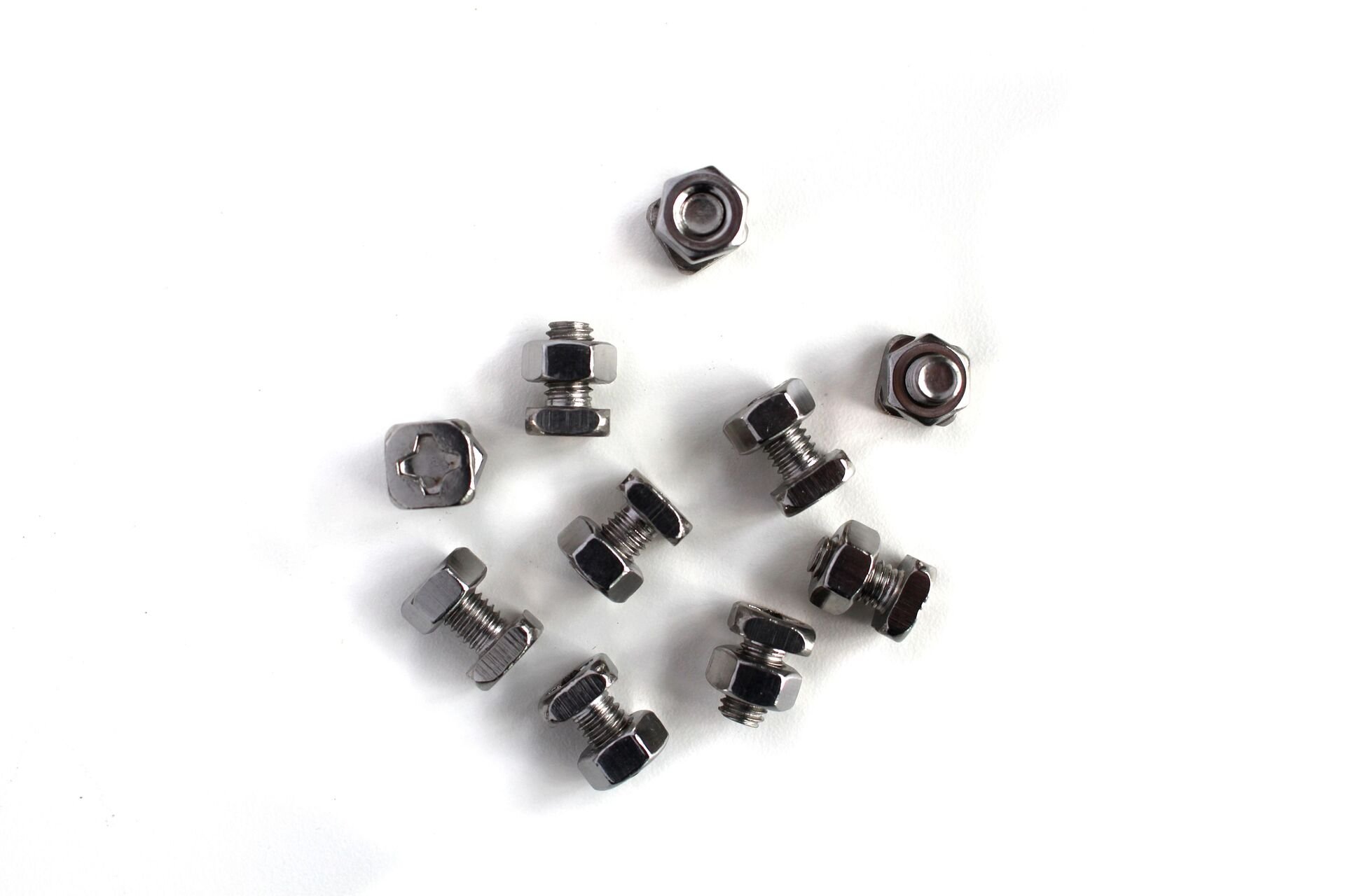 Schrauben- und Mutternsatz 1 Schrauben- und Mutternsatz