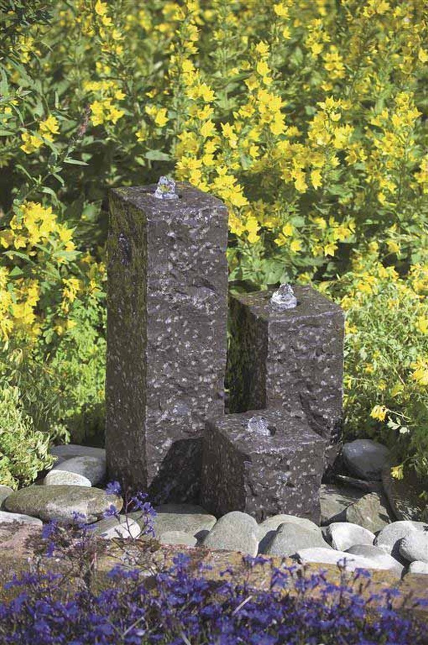 Wasserspiel Granitsäulen 1 Wasserspiel Granitsäulen