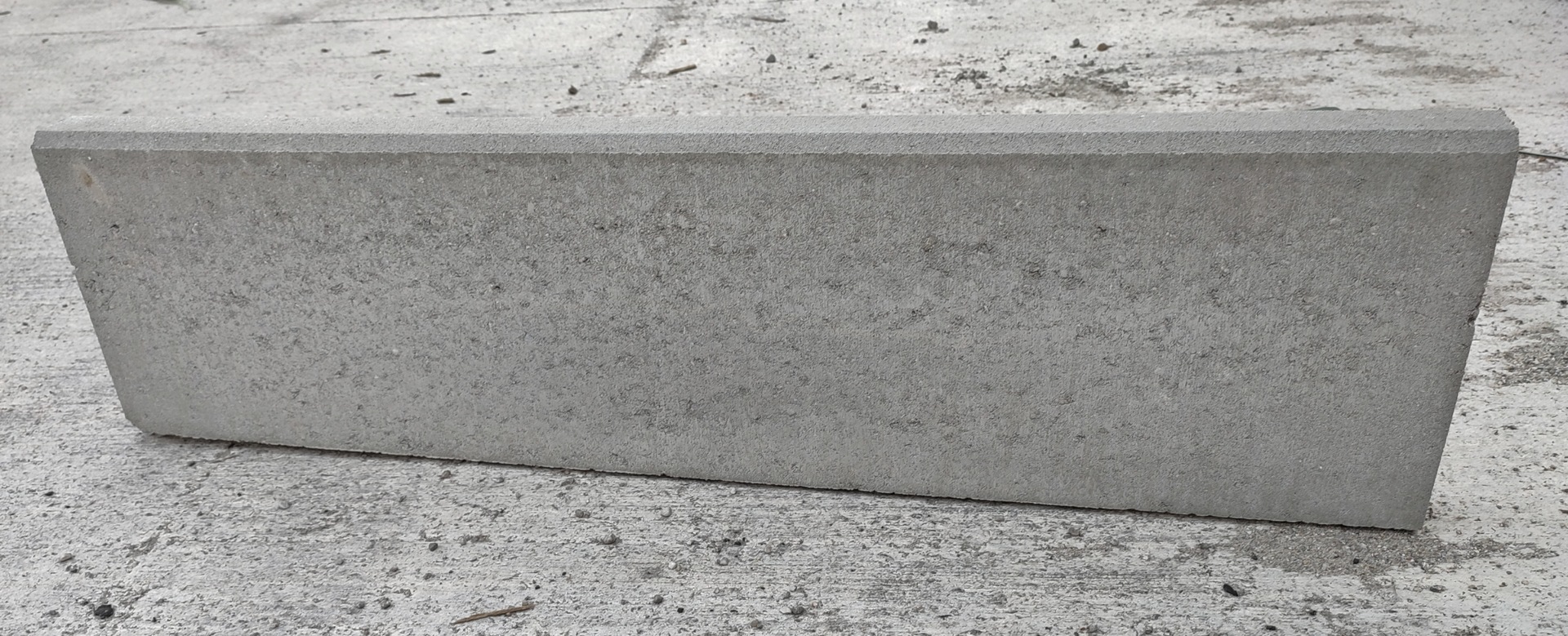 Tiefbordstein 1 Tiefbordstein